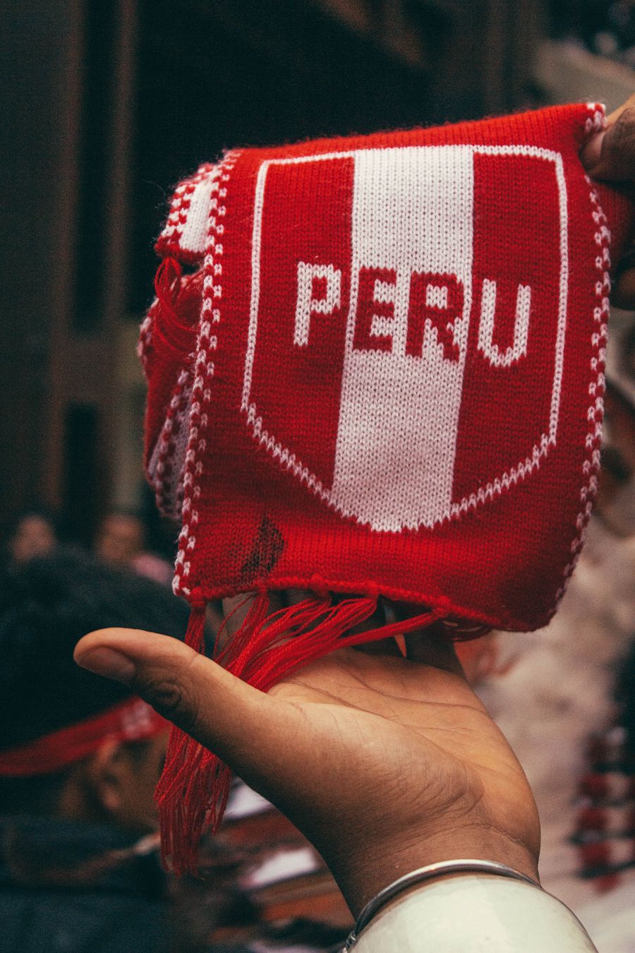 Fan scarves, Dubai